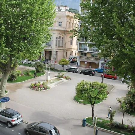 Penelope Belle Vue מנטון