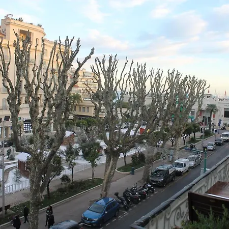 Penelope Belle Vue * מנטון