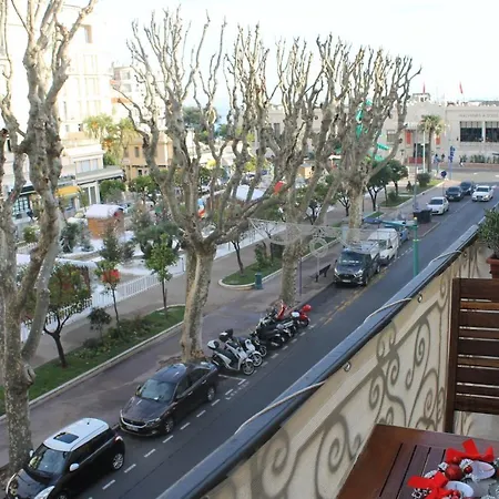 Penelope Belle Vue מנטון